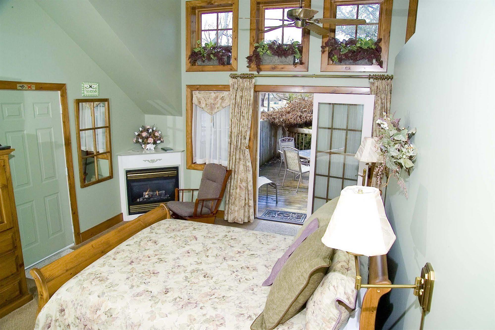 Weatherpine Inn Niagara-on-the-Lake Esterno foto