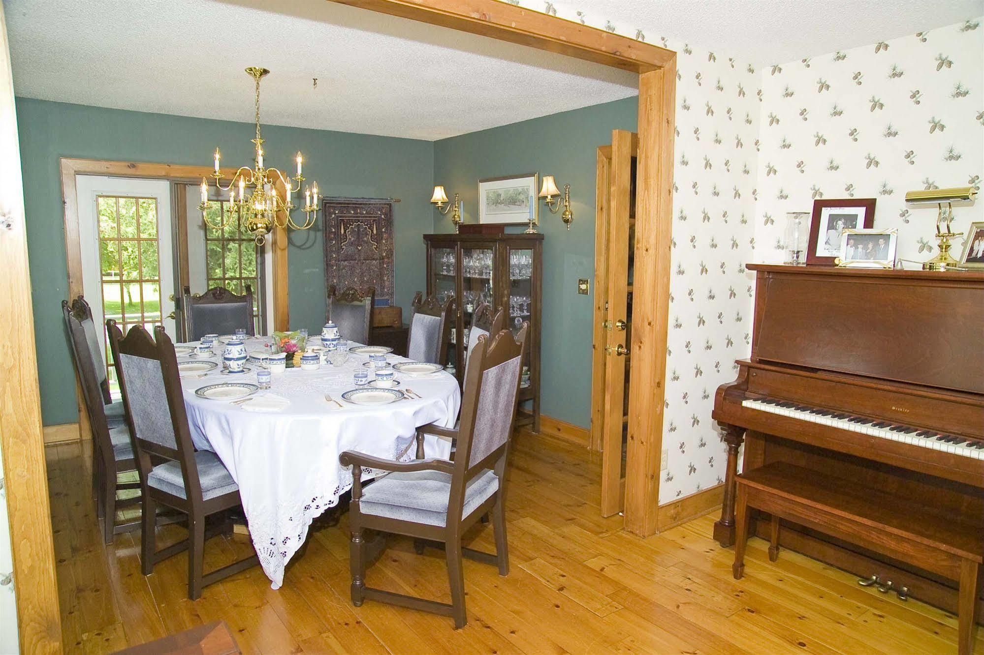 Weatherpine Inn Niagara-on-the-Lake Esterno foto
