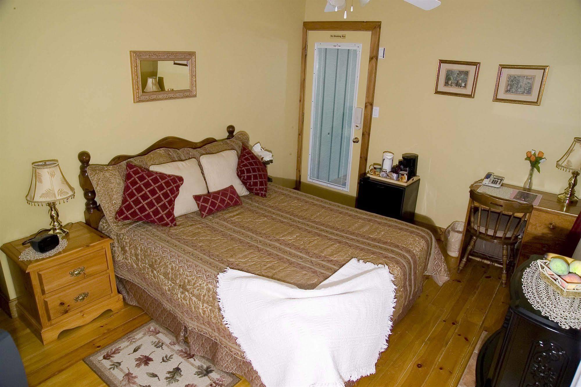 Weatherpine Inn Niagara-on-the-Lake Esterno foto